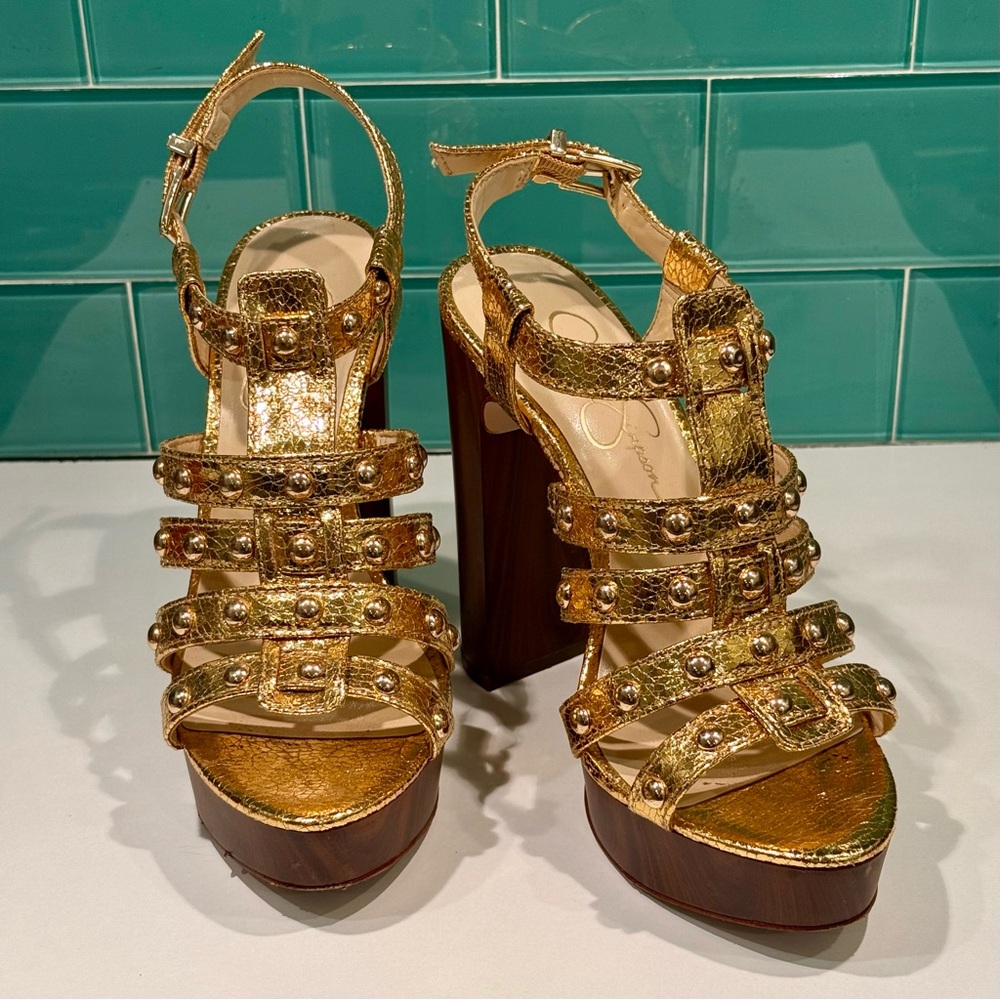 Fabulous Jessica Simpson Gold Platform Sandals with Embellished Straps